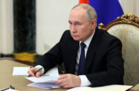 Vladimir Putin incontra in videoconferenza il governatore della regione di Astrakhan Babushkin al Cremlino
