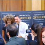 Salvini presenta il suo libro: una copia è per l’ex soubrette Sylvie Lubamba