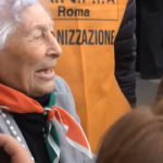 25 aprile, la partigiana Luce intona “Bella Ciao”