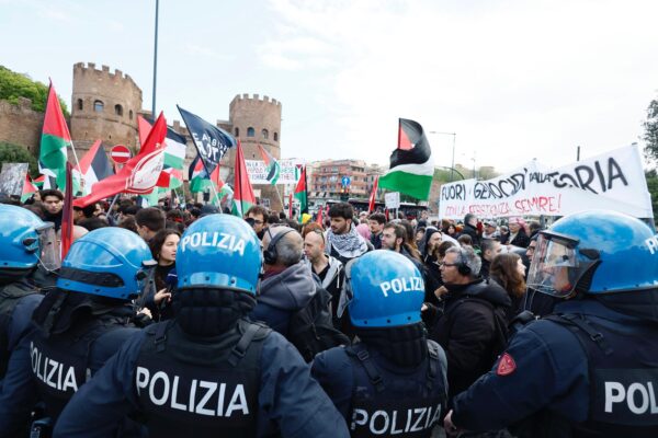 25 Aprile, tensioni a Roma tra Brigata Ebraica e manifestanti filo-Palestina