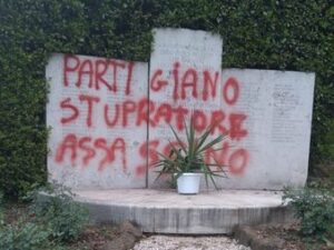 25 aprile, sfregiata lapide a Roma: ‘Partigiano stupratore assassino’