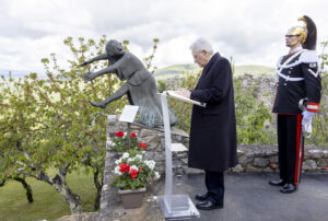 25 aprile, Mattarella a Civitella Val di Chiana: “Senza memoria non c’è futuro”