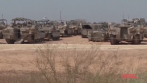 Gaza, carri armati e blindati israeliani ammassati lungo il confine