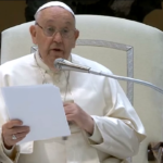 Papa Francesco festeggia i nonni con Lino Banfi e Al Bano
