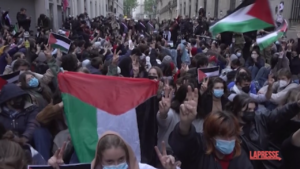 Parigi, studenti pro-Palestina occupano l’università di Science Po