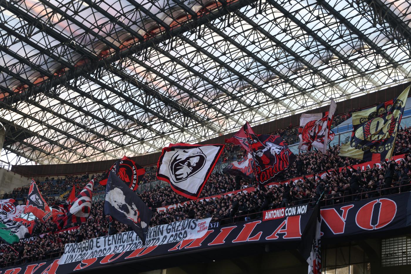Milan, la Curva Sud avverte la società: “Stagione mediocre, ora con servono fatti reali”