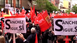 Spagna, a Madrid la manifestazione a sostegno di Sanchez
