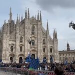Festa Inter, tifosi nerazzurri in piazza Duomo in attesa del pullman della squadra