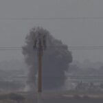 Gaza, visibile colonna di fumo dopo esplosione: le immagini