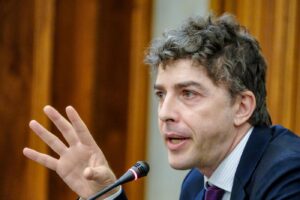 25 aprile, Riondino posta foto di La Russa a testa in giù: è polemica