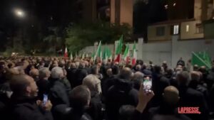 Milano, saluti romani al ‘presente’ per Ramelli