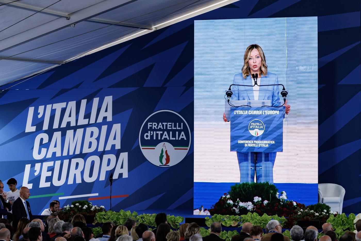 FdI, Meloni scherza con Salvini: “Grazie a Matteo, anche se ha preferito il ponte a noi”