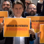 Autonomia, M5s in flash mob fuori palazzo Chigi