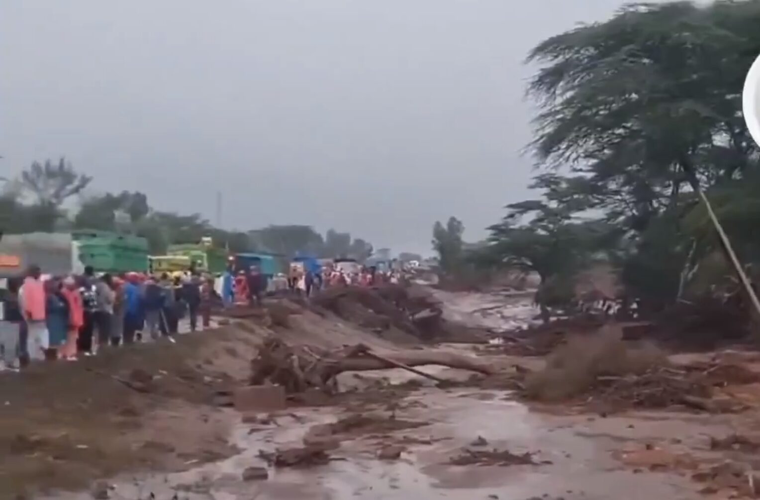 Kenya, crolla una diga: decine di morti Kenya, crolla una diga: decine di morti