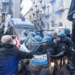 Torino, scontri al corteo pro-Palestina organizzato dai centri sociali e collettivi studenteschi