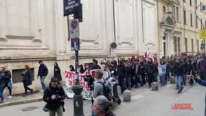 G7 Ambiente, a Torino la polizia respinge i manifestanti