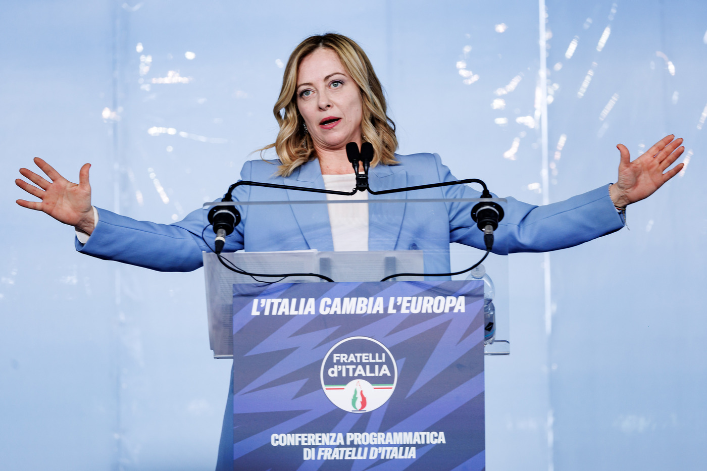 Europee, Meloni si candida: si può scrivere solo ‘Giorgia’ sulla scheda. Schlein: “Dietro il nome niente”