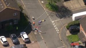 Londra, ferisce 5 persone: la scena dell’attacco dall’alto