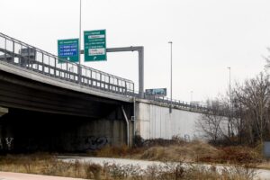 Viadotto che dalla tangenziale ovest si innesta sulla A8