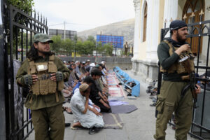 Afghanistan, uomo armato spara in una moschea: sei morti