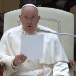 Papa Francesco sulle fabbriche delle armi: “Terribile guadagnare con la morte”