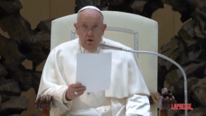 Papa Francesco sulle fabbriche delle armi: “Terribile guadagnare con la morte”