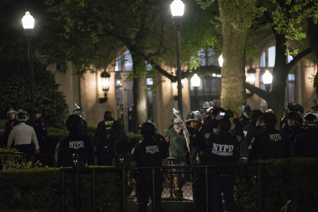 Usa, protesta Columbia: polizia sgombera manifestanti pro-Palestina, decine gli arresti