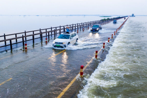 Cina, crolla autostrada nel sud: almeno 19 morti