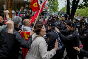 Turchia, scontri a Istanbul tra rappresentanti sindacali dei lavoratori e polizia