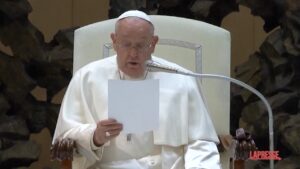 Papa: “Preghiamo per i popoli vittime delle guerre e per trovare la pace”