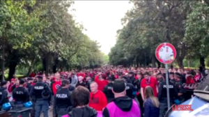 Roma, tifosi Leverkusen invadono Villa Borghese