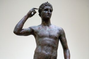 La Corte Ue al Getty Museum di Malibu: “Statua di Lisippo va restituita all’Italia”