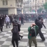 Primo Maggio, Parigi: la polizia usa i gas lacrimogeni per disperdere i manifestanti
