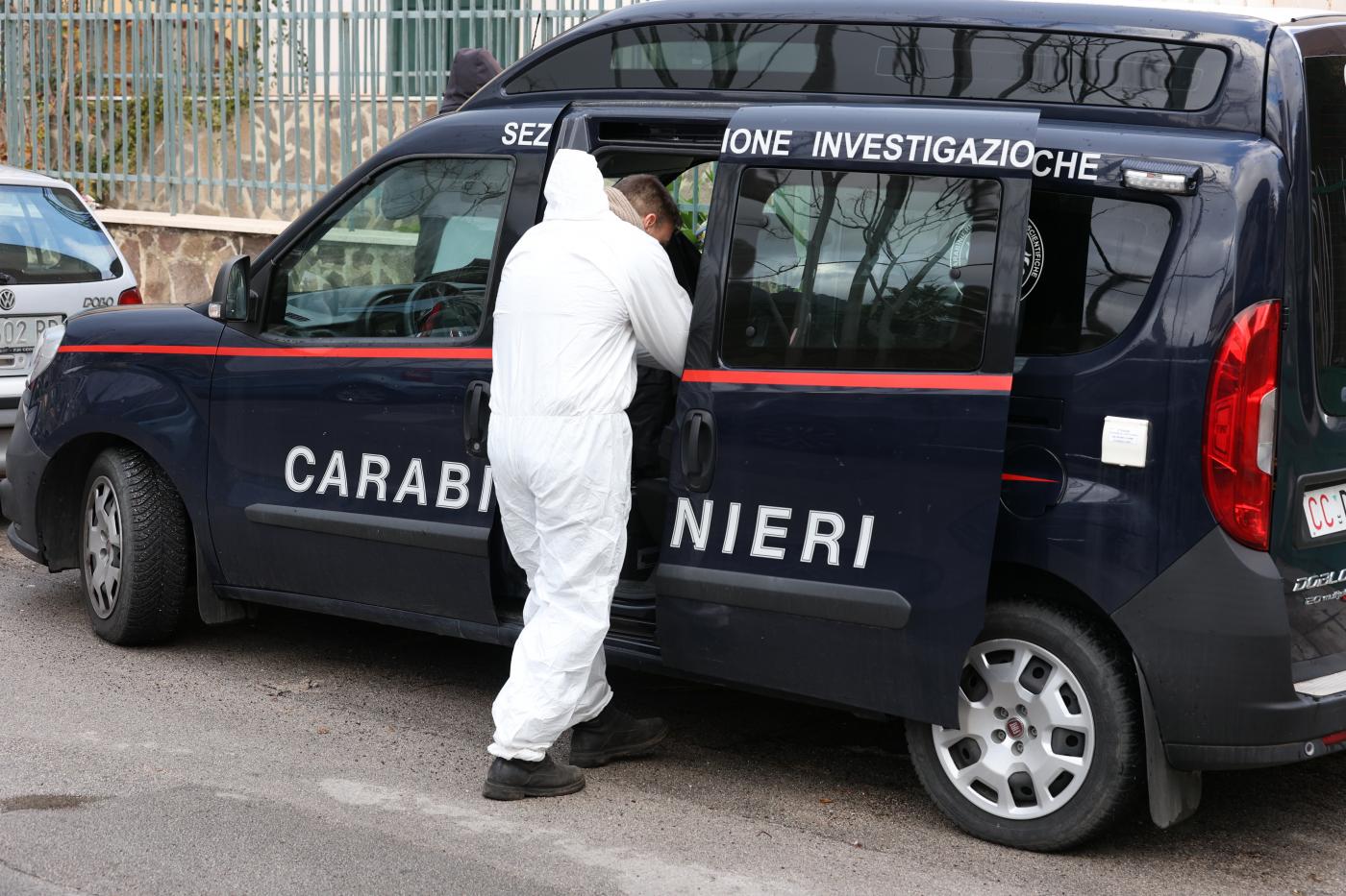 Palermo, cadavere nascosto in casa per 2 anni: indagati due fratelli