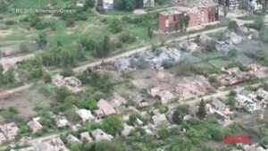 Ucraina, il villaggio di Ocheretyne devastato dalla guerra: le immagini areali sono impressionanti