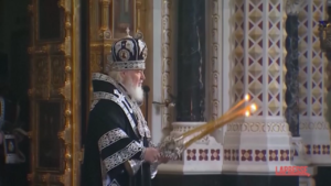 Mosca, il patriarca russo Kirill officia il rito alla vigilia della Pasqua ortodossa