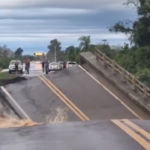 Brasile, fiume in piena sfonda e ribalta ponte autostradale: le immagini shock