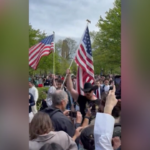 Chicago, gli studenti delle confraternite affrontano i pro-Palestina in università