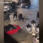 Napoli, maxi rissa al Vomero: le immagini degli scontri con caschi e sedie