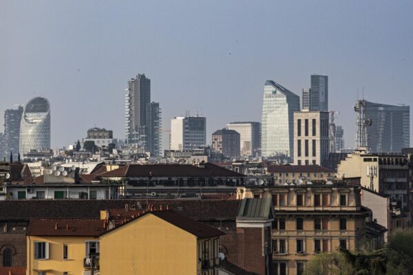 Skyline della città di Milano dalla Torre di Fondazione Prada