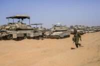 Israele, carri armati al confine con la Striscia di Gaza, nel sud di Israele