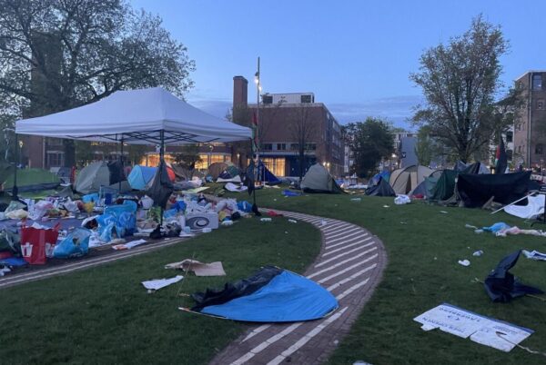 Amsterdam, polizia sgombera accampamento Università: oltre 100 arresti