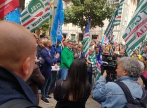 Strage Casteldaccia, sit-in dei sindacati davanti alla prefettura di Palermo