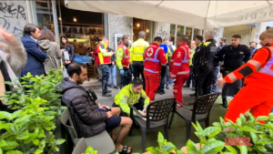 Milano, 28 bambini intossicati in piscina: i soccorsi sul posto