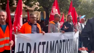 Strage Casteldaccia, sit-in dei sindacati davanti alla prefettura di Palermo
