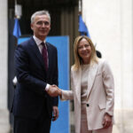 Nato, Meloni riceve Stoltenberg. La premier: “Risposte concrete a sfide fianco Sud”