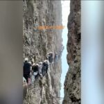 Monte Yandang, alpinisti bloccati sulla via ferrata: le immagini da brivido