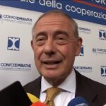 Auto elettriche, Urso: “Piano incentivi tra qualche giorno”