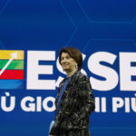 Natalità, Roccella contestata agli Stati Generali lascia il palco. Solidarietà di Meloni e Mattarella
