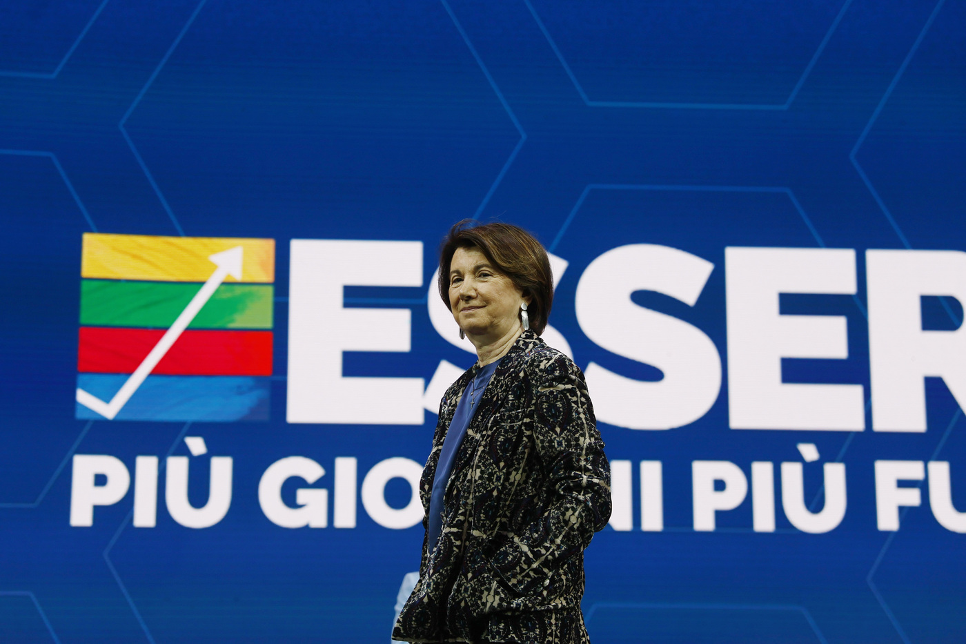 Natalità, Roccella contestata agli Stati Generali lascia il palco. Solidarietà di Meloni e Mattarella